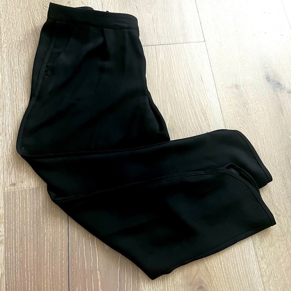Banana Republic Pants - The cutest pants w details on the sides & bottom